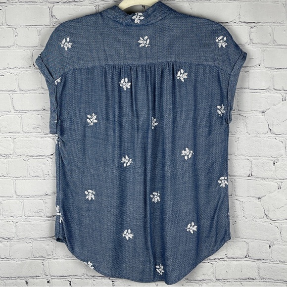LUCKY BRAND women’s blue soft short sleeve shirt with floral embroidery, size M - Picture 2 of 15